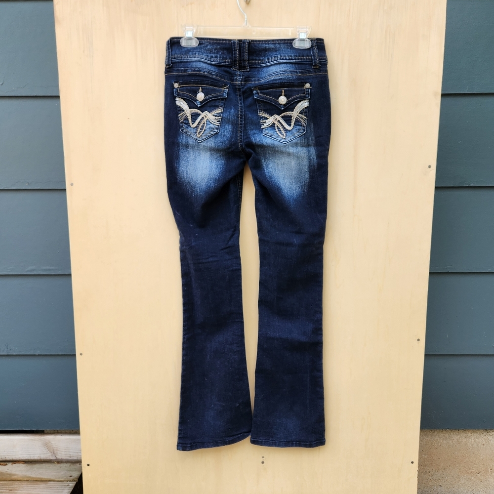 NWOT Wallflower Dark Wash Boot Cut Stretch Distressed Jeans - Size 7 - Picture 8 of 12